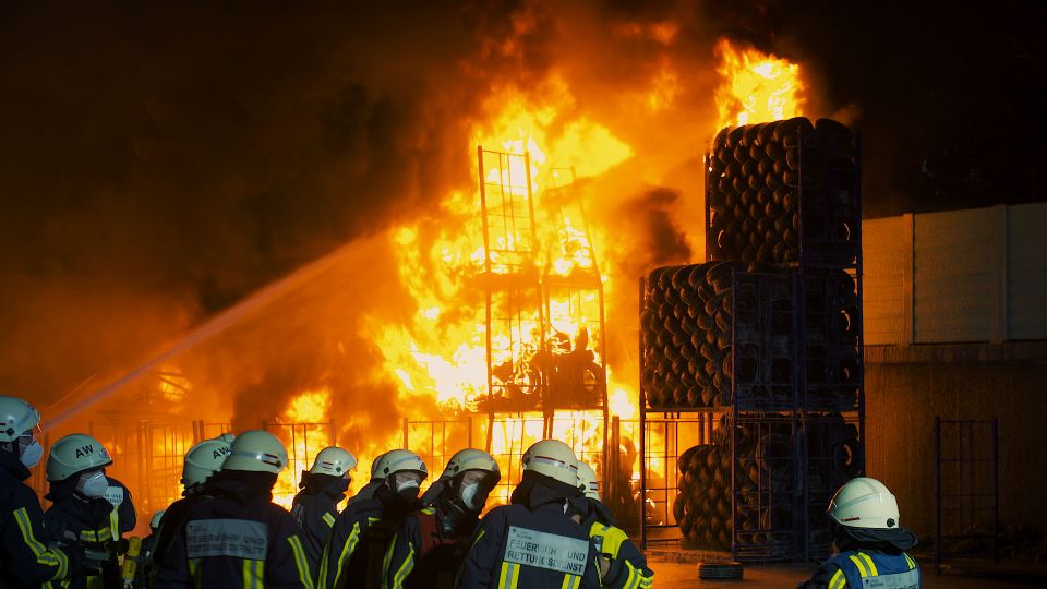 FUF4-Reifenlager-Stillframe-02