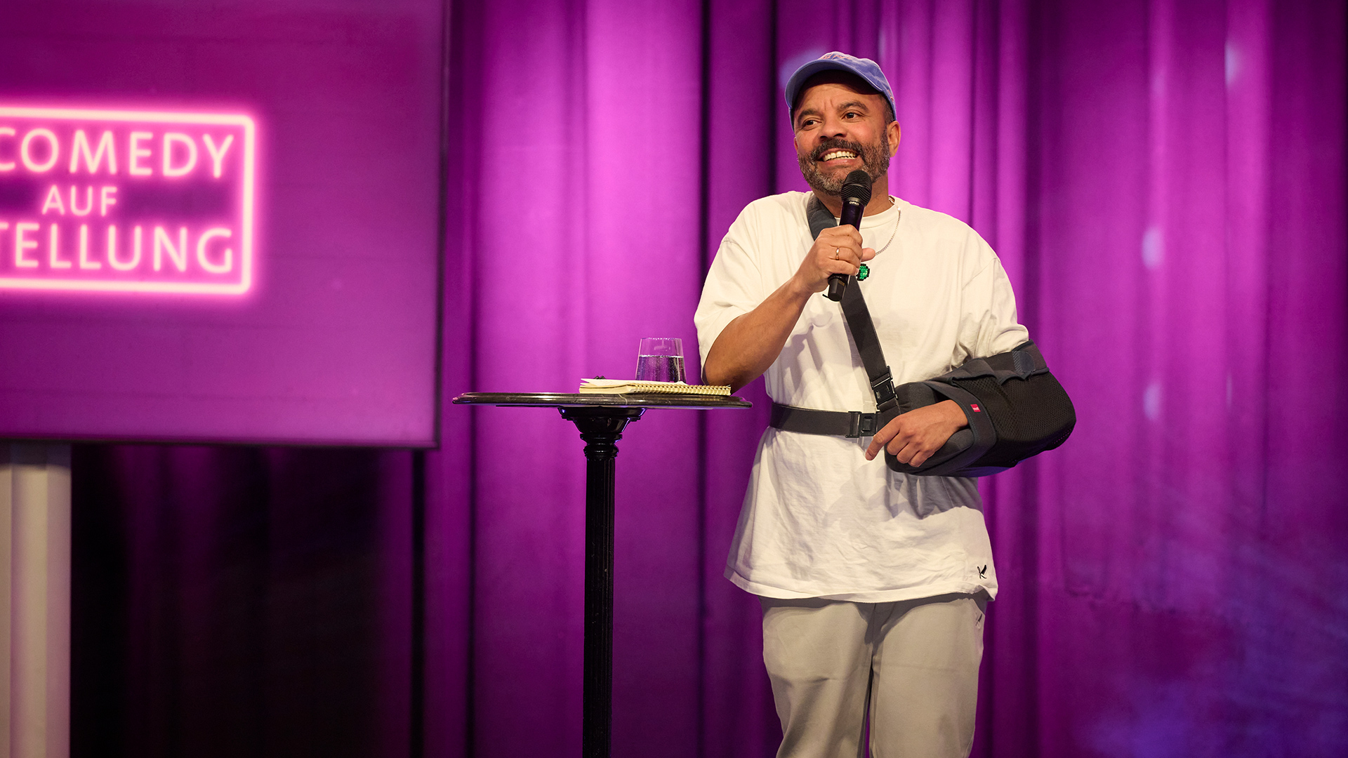 Simon Pearce in Comedy auf Bestellung, Standup